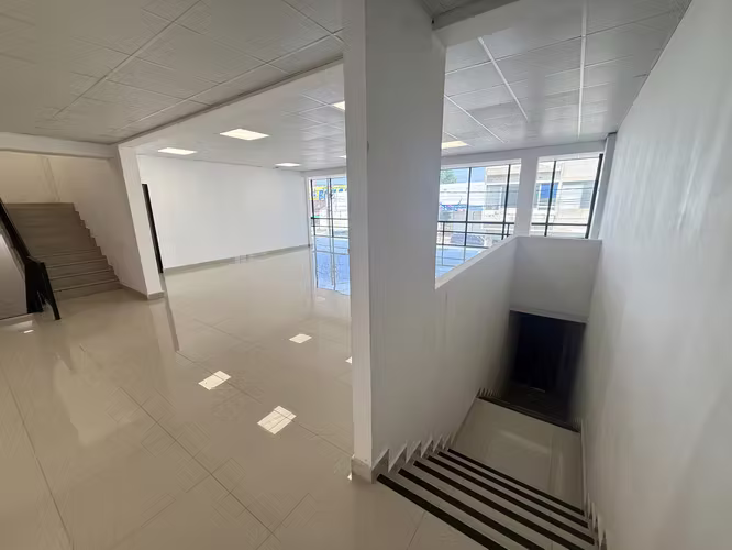 Venta / Alquiler. Edificio Comercial en Chitré