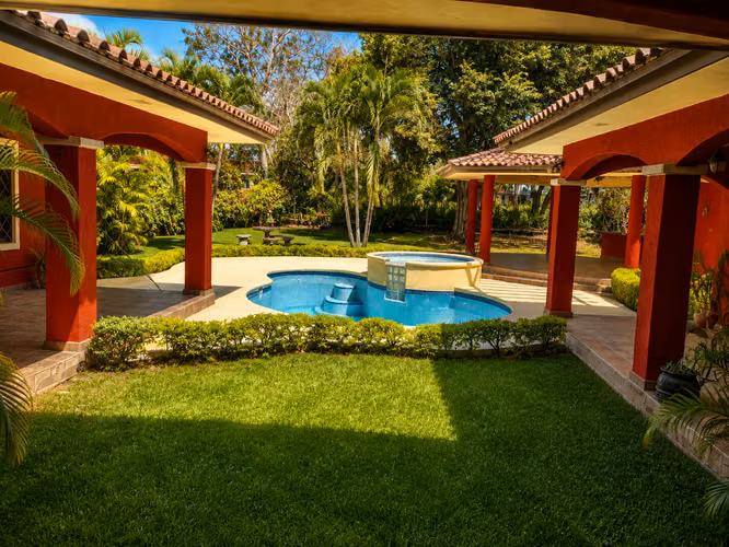 Venta de Casa con Piscina en Coronado Golf