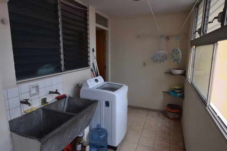 Via Argentina - Habitación Muy amplia + Balcon Privado + Semi - Amoblada