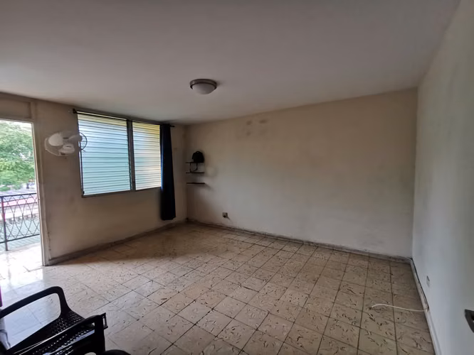 Via Argentina - Habitación Muy amplia + Balcon Privado + Semi - Amoblada