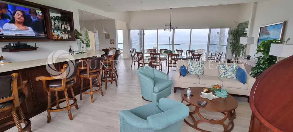 En Venta | Penthouse Frente al Mar con Vistas Panorámicas | En P.H. Olas del Mar | Playa Caracol