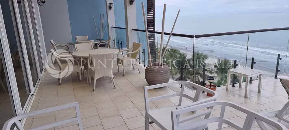 En Venta | Penthouse Frente al Mar con Vistas Panorámicas | En P.H. Olas del Mar | Playa Caracol