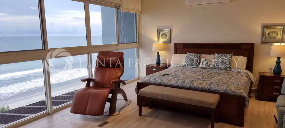 En Venta | Penthouse Frente al Mar con Vistas Panorámicas | En P.H. Olas del Mar | Playa Caracol