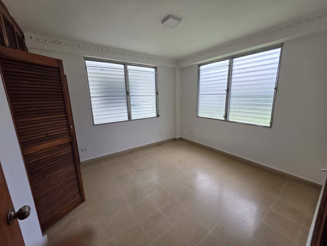 LINDO APARTAMENTO EN PLANTA BAJA CON JARDIN