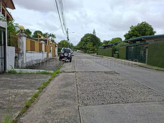 Vendo Lote de Terreno con Casa en San Francisco 26-5607GG