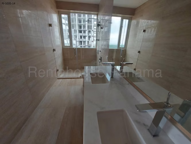 Vendo Apartamento Espacioso en PH Solana, Santa María 26-5610GG