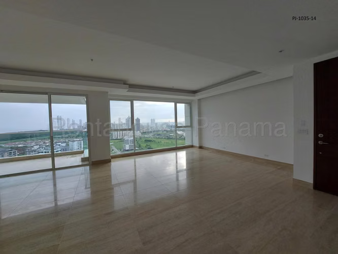 Vendo Apartamento Espacioso en PH Solana, Santa María 26-5610GG