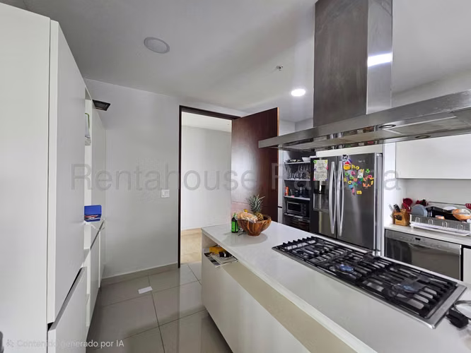 Vendo Apartamento Espacioso en PH Solana, Santa María 26-5610GG