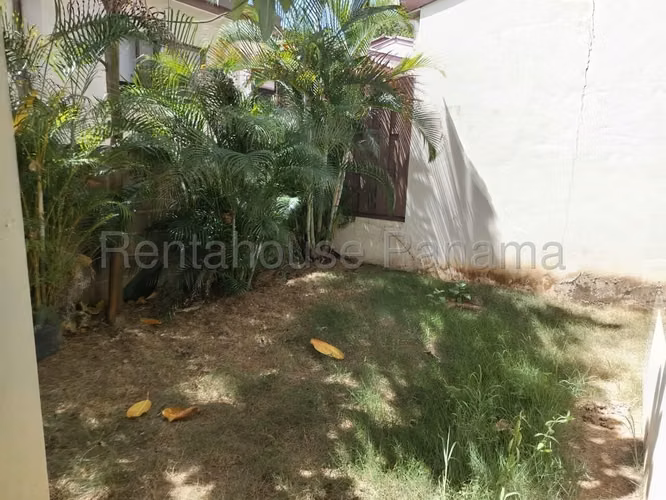 Vendo Apartamento Espaciosa en PH Golf Gardens, Brisas del Golf 26-5098GG