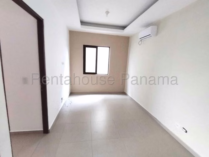 Vendo Apartamento Espaciosa en PH Golf Gardens, Brisas del Golf 26-5098GG