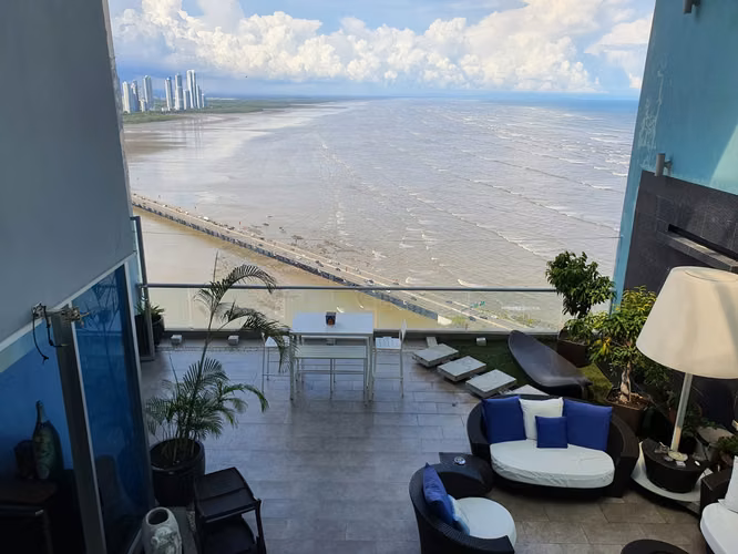 Se vende Penthouse de dos niveles en Coco del Mar, Ph Ocean Sky