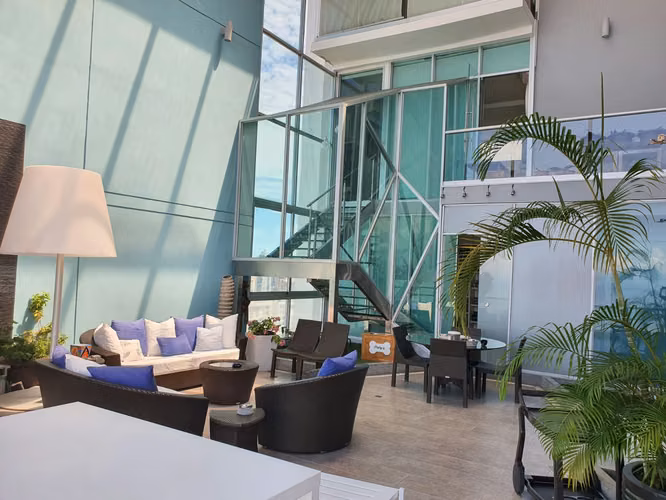 Se vende Penthouse de dos niveles en Coco del Mar, Ph Ocean Sky