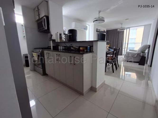 Venta de apartamento en Carrasquilla CF26-1981