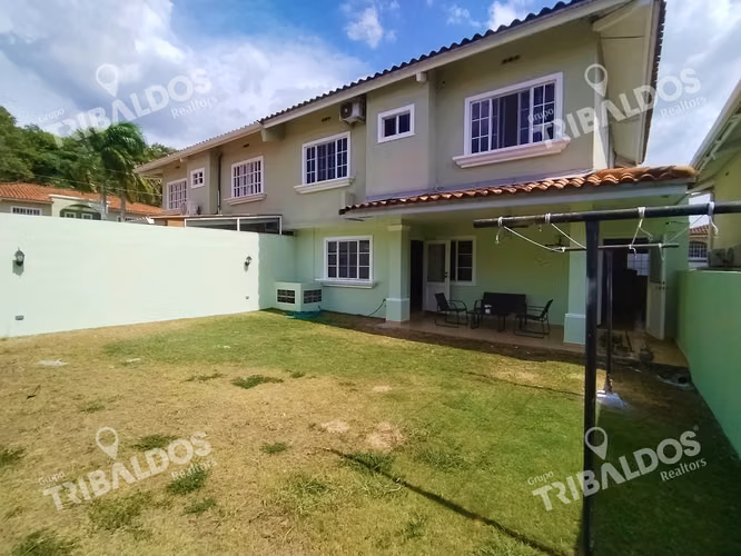 VENTA DE CASA ADOSADA EN  VILLA DE LAS AZORES EN VILLA LUCRE
