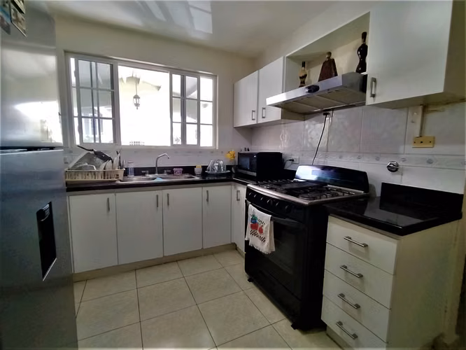 VENTA DE CASA ADOSADA EN  VILLA DE LAS AZORES EN VILLA LUCRE