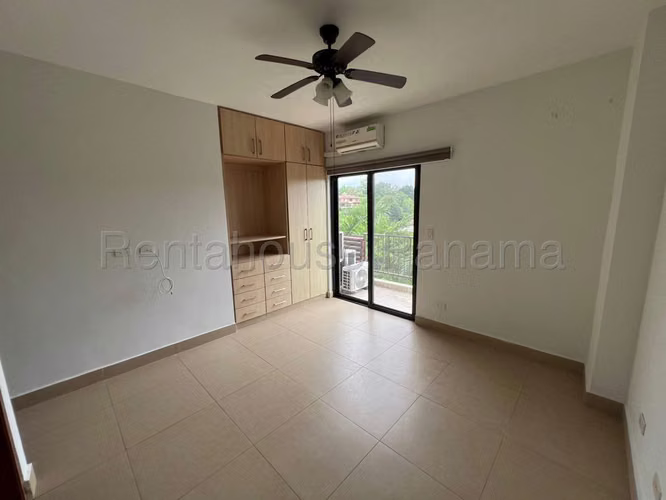 Venta de Apartamento en Albrook Ph Embassy Village 3 recamaras Mts2: 143 PD