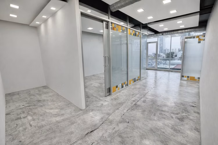 Office 77 | 169m² con terraza privada | 3 estacionamientos | $2,700