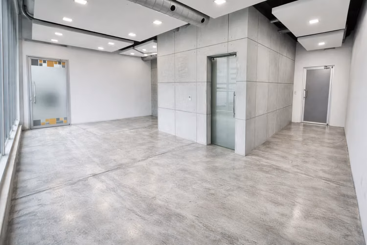 Office 77 | 169m² con terraza privada | 3 estacionamientos | $2,700