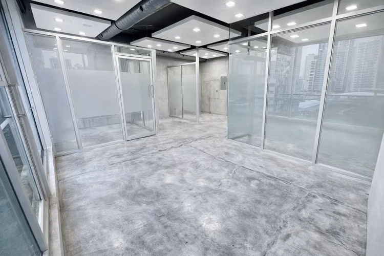 Office 77 | 169m² con terraza privada | 3 estacionamientos | $2,700
