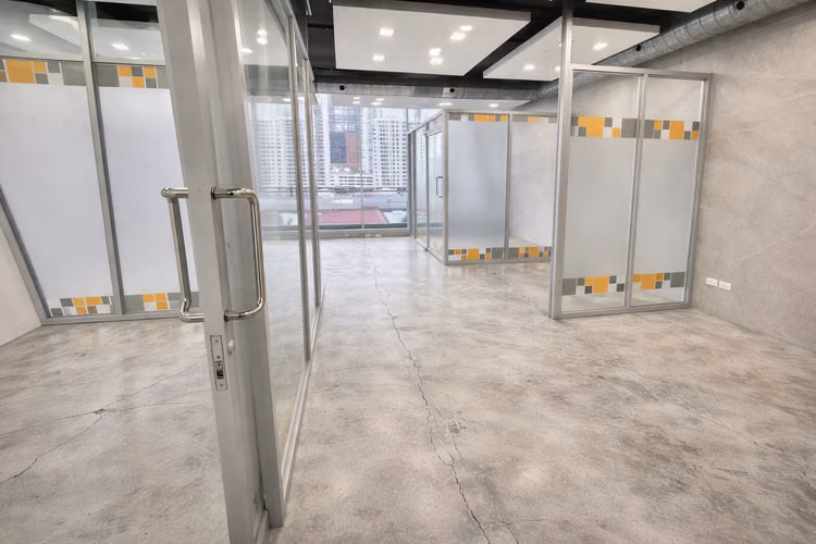 Office 77 | 169m² con terraza privada | 3 estacionamientos | $2,700