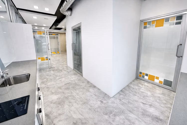 Office 77 | 169m² con terraza privada | 3 estacionamientos | $2,700