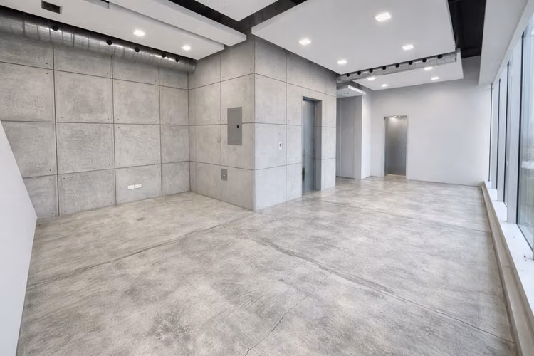 Office 77 | 169m² con terraza privada | 3 estacionamientos | $2,700