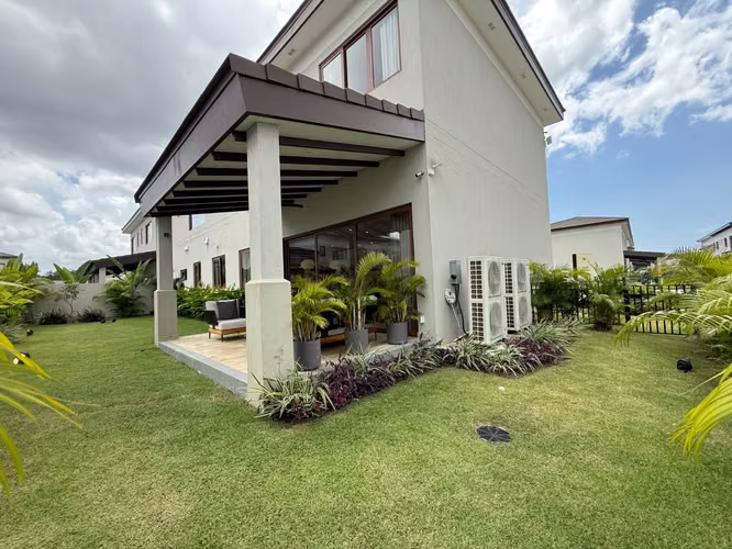 Venta de Casa dúplex en Santa Maria, The Woods, 339m2 de construcción y 629m2 de terreno - Imagen 2