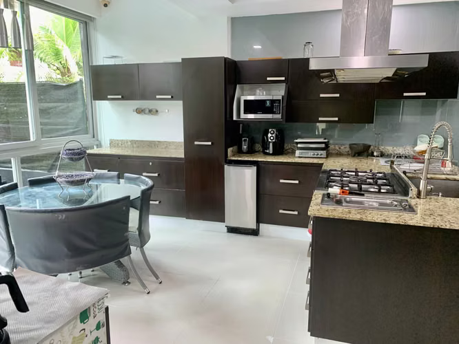 Albrook  Residencia Remodelada de 5 Recámaras $725,000.00
