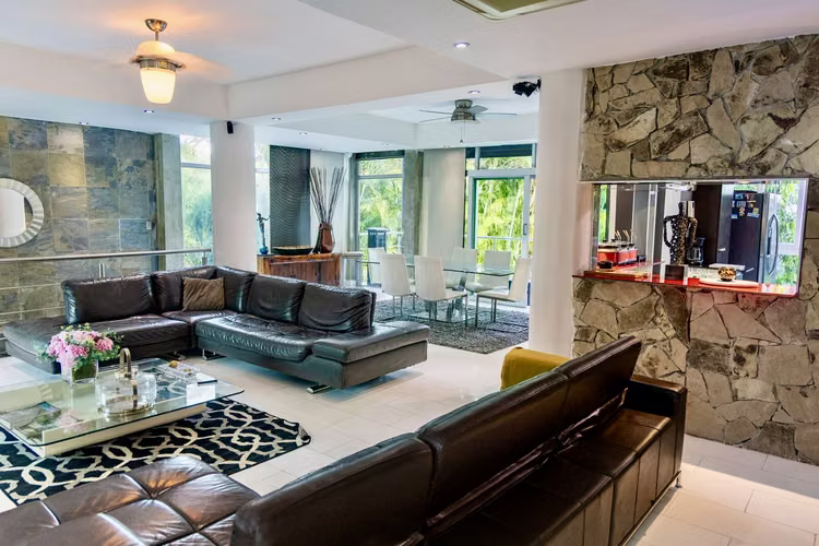 Albrook  Residencia Remodelada de 5 Recámaras $725,000.00