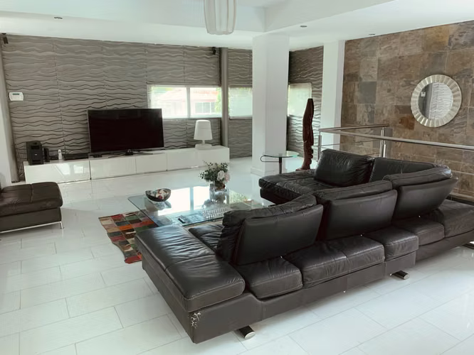 Albrook  Residencia Remodelada de 5 Recámaras $725,000.00