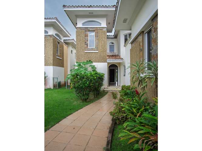 REMATE:VENTA DE CASA EN ANCON , PH TUCAN COUNTRY