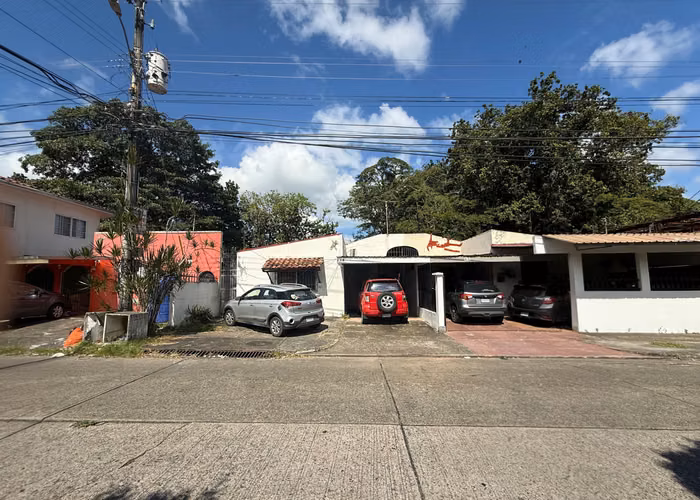 Venta de Amplia Casa en Villa de las Fuentes No. 2