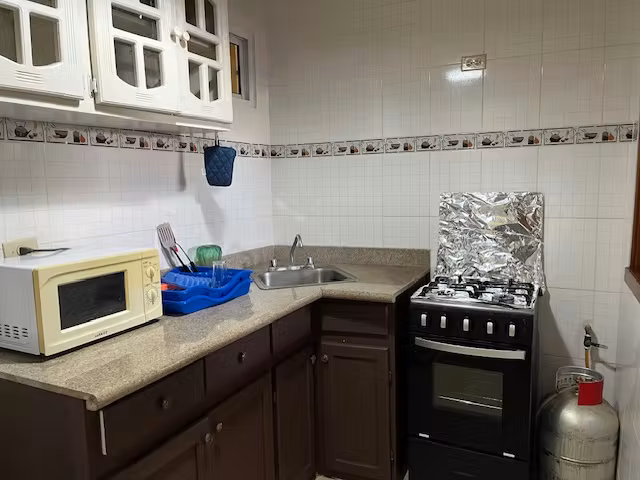 VENDO APARTAMENTO CÉNTRICO EN PRECIO BAJO - Imagen 2