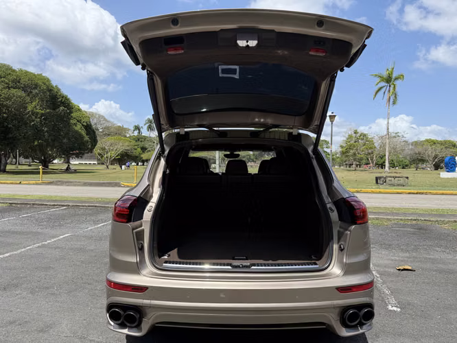 Porsche Cayenne Turbo Custom Spect