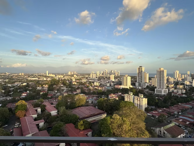 Alquilo apartamento en PH El Doral, línea blanca - Imagen 11