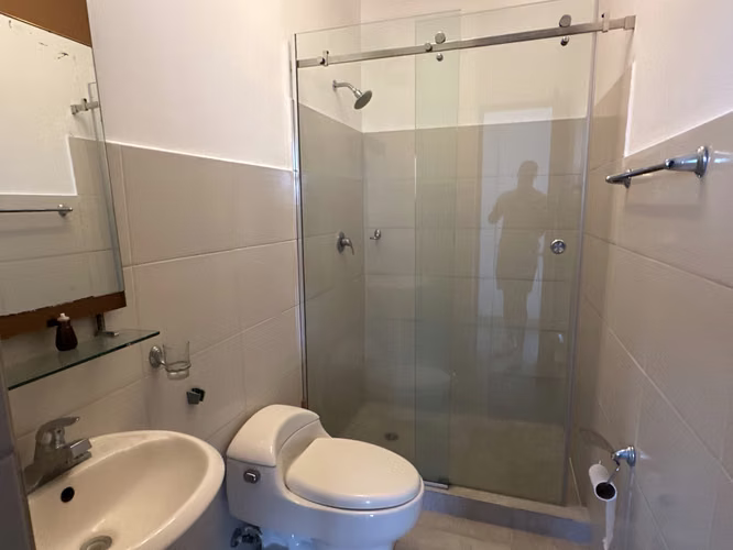 Alquilo apartamento en PH El Doral, línea blanca - Imagen 16