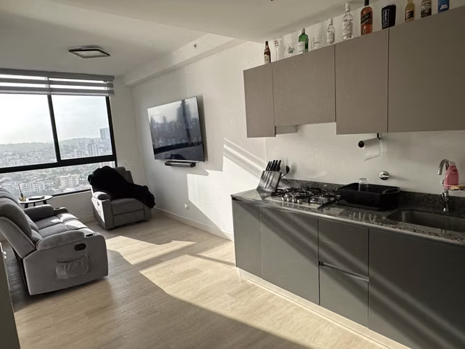 Alquilo apartamento en PH Quatrium, amoblado