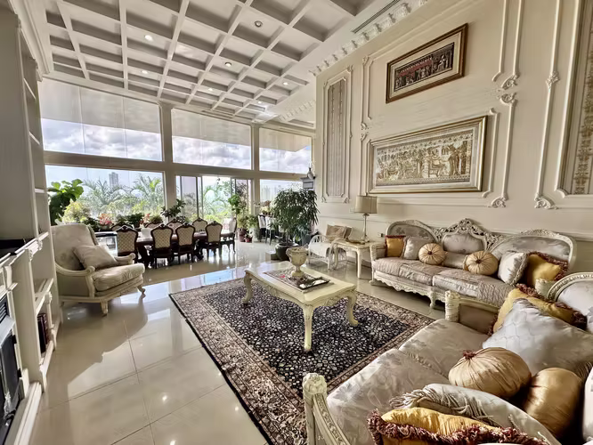 Mansion for sale in Altos de Panamá