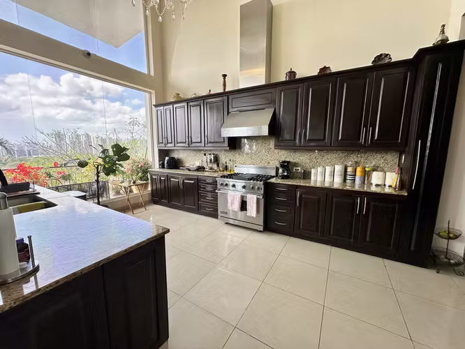 Se vende mansión en Altos de Panamá