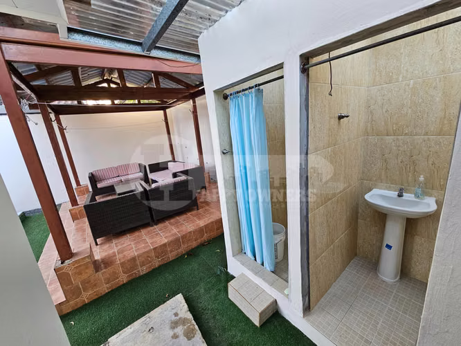 Venta de casa con piscina en Villas del Golf, Chitré