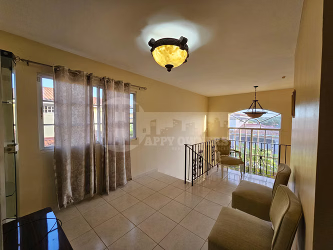 Venta de casa con piscina en Villas del Golf, Chitré