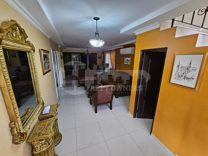 Venta de casa con piscina en Villas del Golf, Chitré