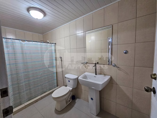 Venta de casa con piscina en Villas del Golf, Chitré