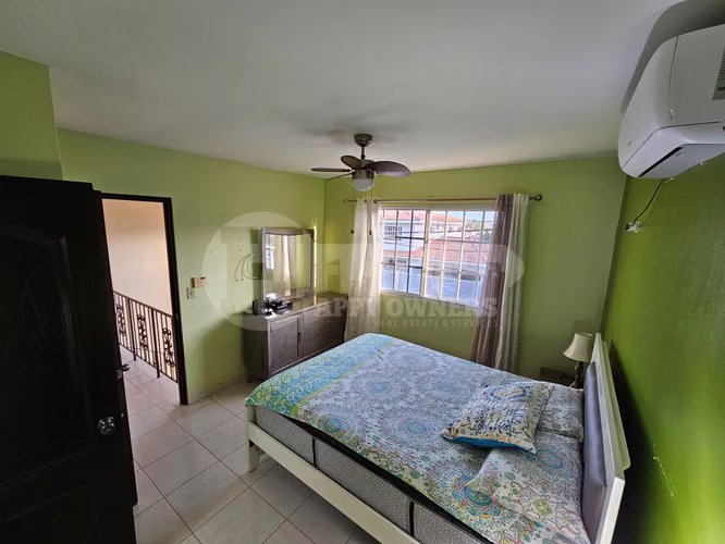 Venta de casa con piscina en Villas del Golf, Chitré