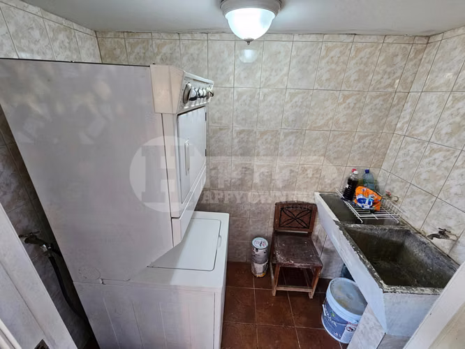 Venta de casa con piscina en Villas del Golf, Chitré