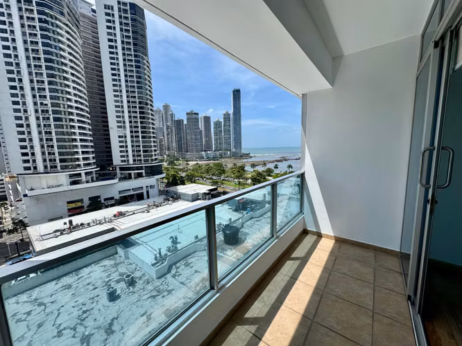 1 Room with Tour Bath in Avenida Balboa, 124; Amoblado · Bayfront Tower