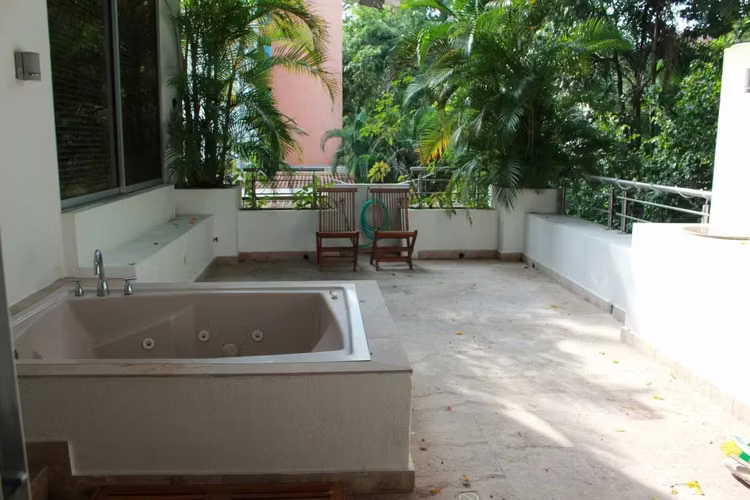 Melissa Foster Luxury Vende Exclusivo Apartamento en PH Canal View Clayton MFR1927