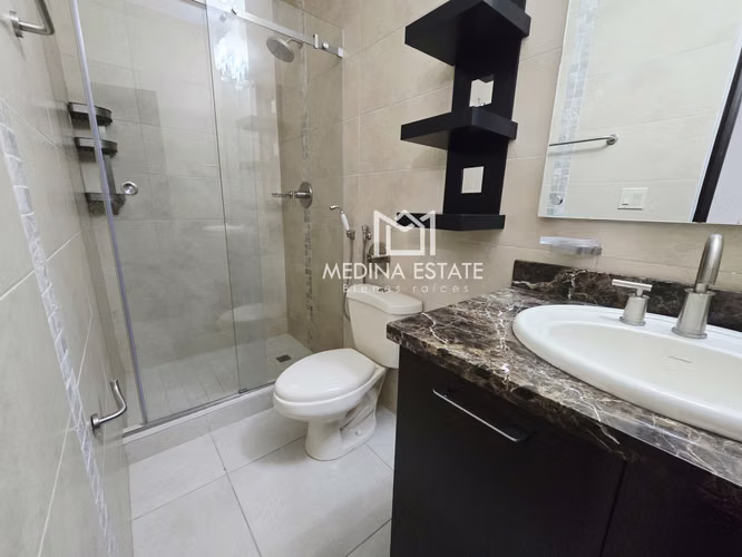 Alquiler Garden Apartment en Embassy Club, Clayton, con 4 habitaciones y jardín. - Imagen 15