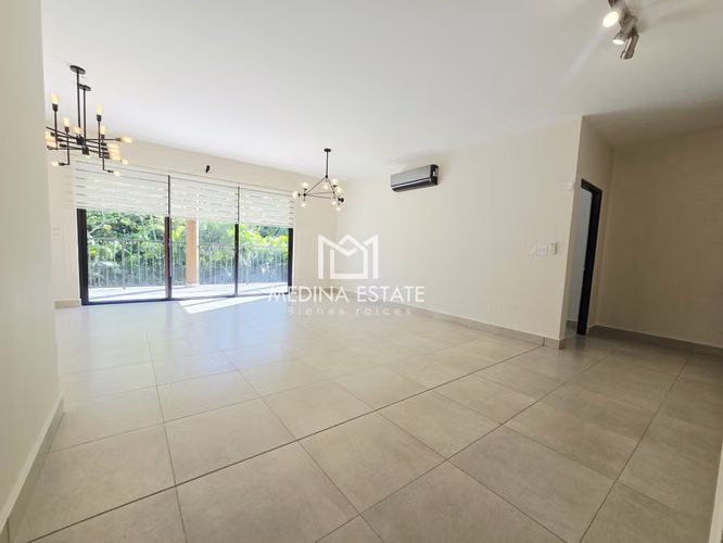 Alquiler Garden Apartment en Embassy Club, Clayton, con 4 habitaciones y jardín. - Imagen 4