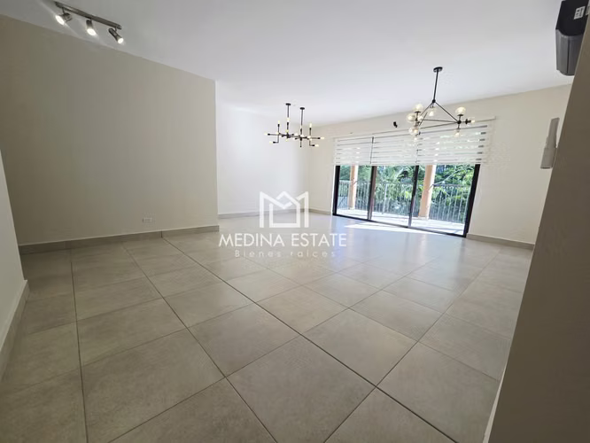 Alquiler Garden Apartment en Embassy Club, Clayton, con 4 habitaciones y jardín. - Imagen 5